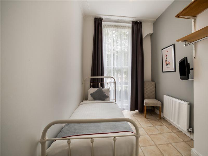 Oyo Kings Hotel Лондон Экстерьер фото