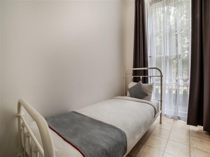 Oyo Kings Hotel Лондон Экстерьер фото