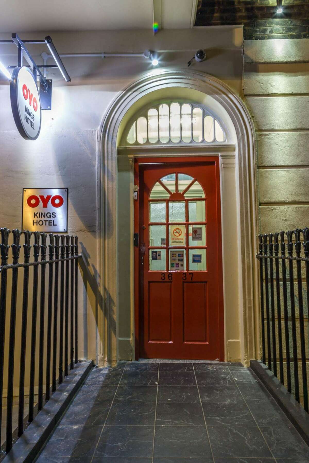 Oyo Kings Hotel Лондон Экстерьер фото