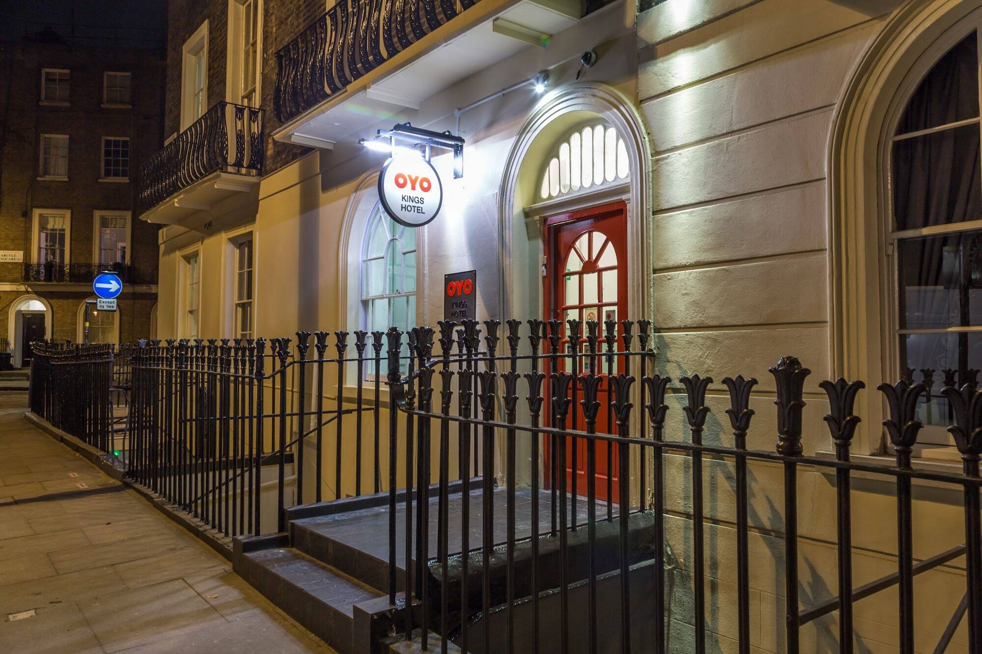 Oyo Kings Hotel Лондон Экстерьер фото