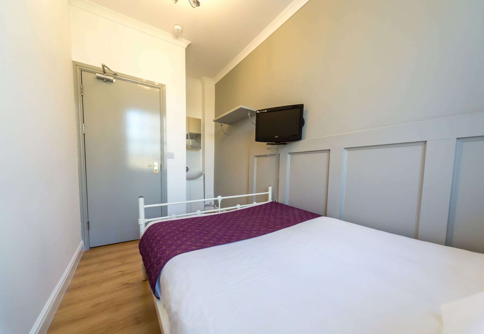 Oyo Kings Hotel Лондон Экстерьер фото
